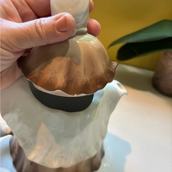 Little Old Lady Teapot Made in England 1930s Antique - Picture 10 of 14